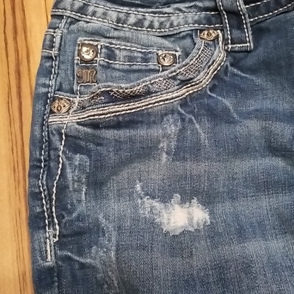 Miss Me Jean's 29x27 flower cuffed - Picture 5 of 11